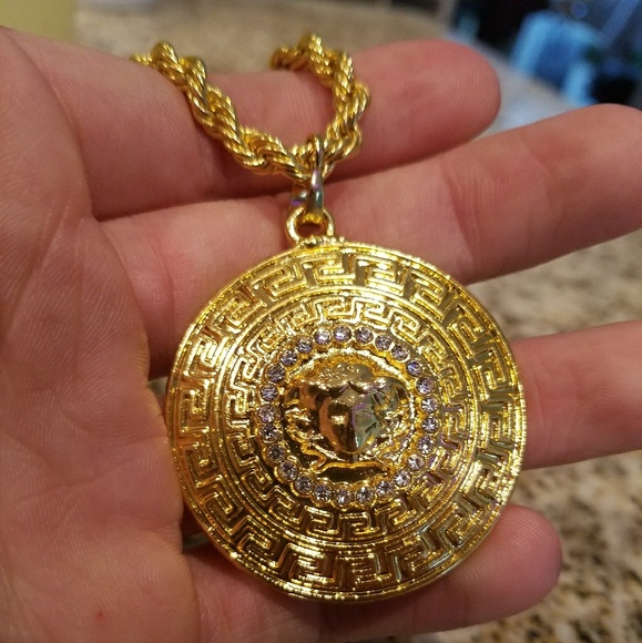 NEW! Mens 18K Gold Plated "Medusa" Pendant - Picture 6 of 8